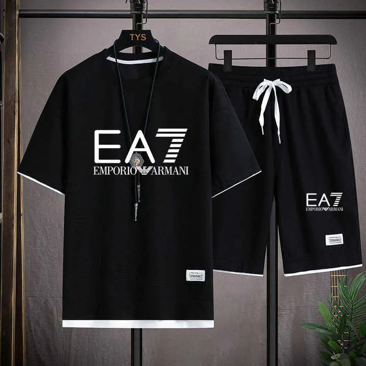طقم رجالي من قطعتين على شكل حرف T ملابس  . Men's 2 Piece T-Shirt Set Summer Vacation
