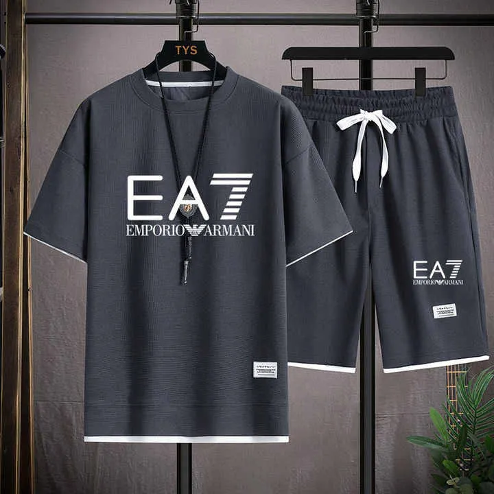 طقم رجالي من قطعتين على شكل حرف T ملابس  . Men's 2 Piece T-Shirt Set Summer Vacation