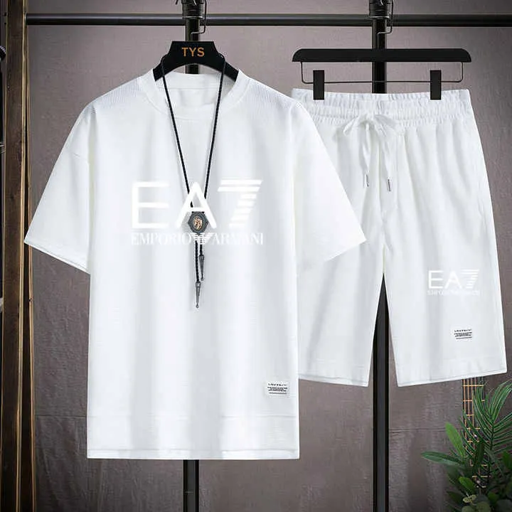 طقم رجالي من قطعتين على شكل حرف T ملابس  . Men's 2 Piece T-Shirt Set Summer Vacation