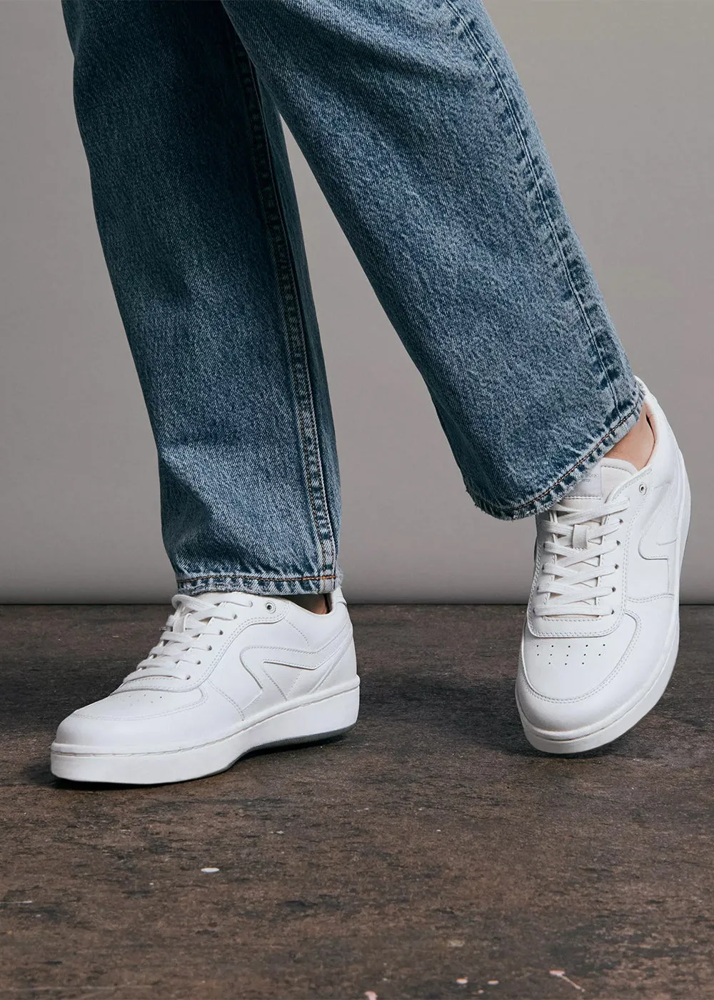 Retro court white