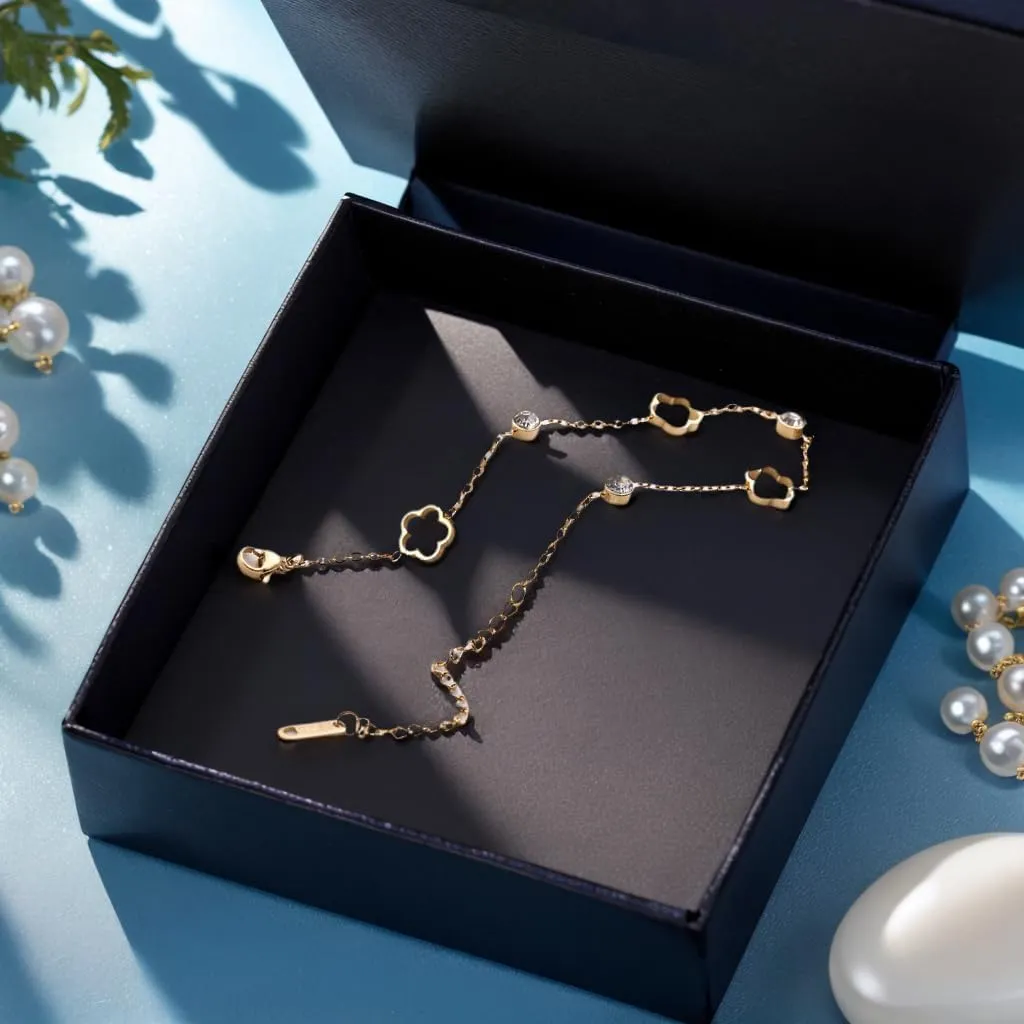 Women's Clover Bracelet-Fashion Women's Jewelry Gifts-Gold-Plated Stainless Steel Flower Bracelet-Zircon Hollow White Stone Crystal